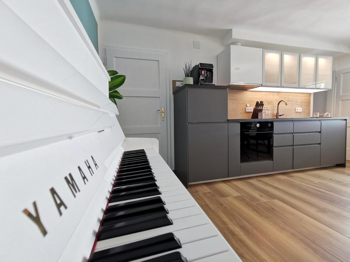 Neues City Center Piano Appartement Mit Netflix Klagenfurt am Woerthersee Exterior photo